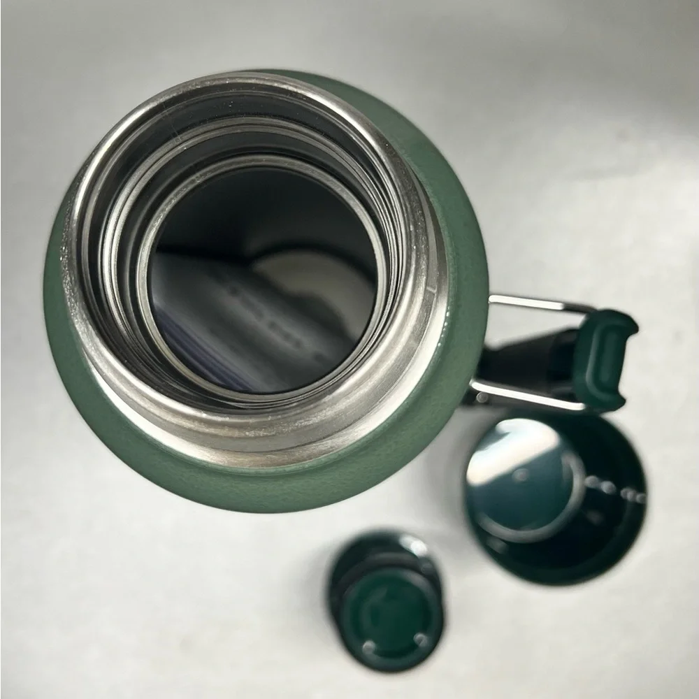 Stanley Green Classic thermos. - Picture 3 of 3